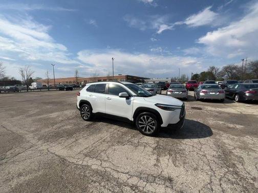 Photo 2 of 46 of 2022 Toyota Corolla Cross XLE