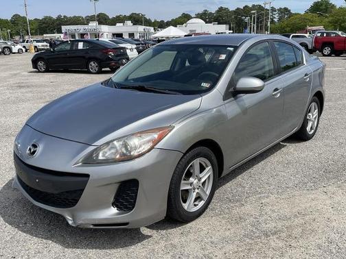 Photo 4 of 32 of 2013 Mazda Mazda3 i SV