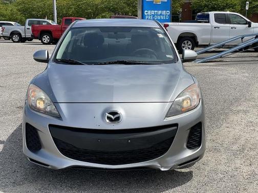 Photo 3 of 32 of 2013 Mazda Mazda3 i SV