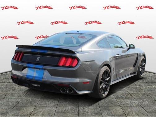 Photo 3 of 33 of 2018 Ford Shelby GT350 Base