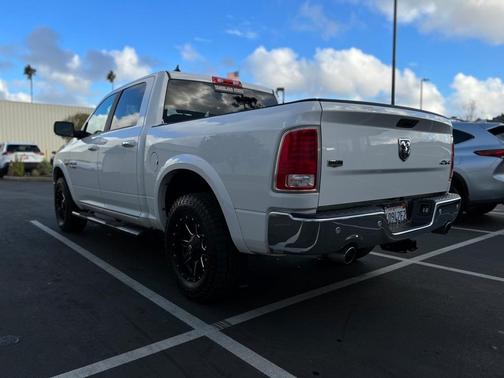 Photo 4 of 31 of 2017 RAM 1500 Laramie