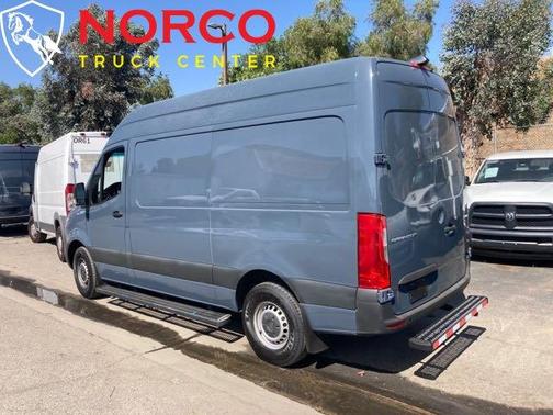 Photo 2 of 11 of 2019 Mercedes-Benz Sprinter 2500 Standard Roof