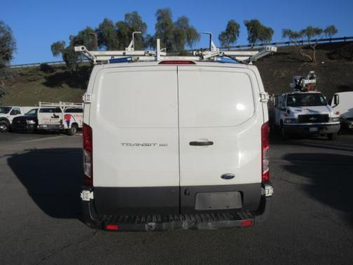 Photo 3 of 17 of 2017 Ford Transit-150 Base