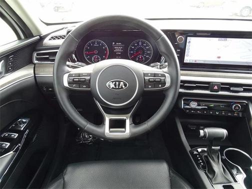 Photo 2 of 30 of 2021 Kia K5 EX