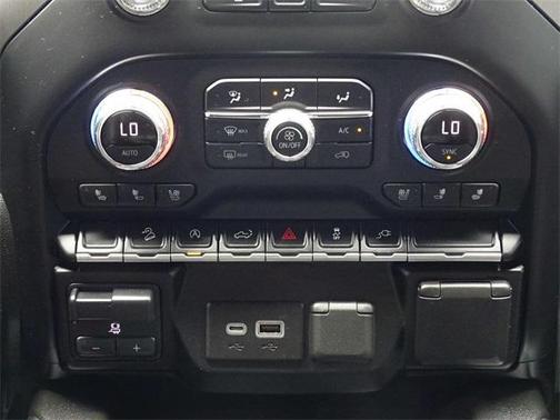 Photo 5 of 30 of 2021 GMC Sierra 1500 AT4