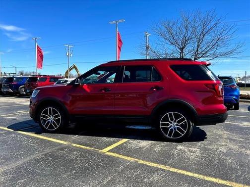 Photo 3 of 22 of 2018 Ford Explorer sport