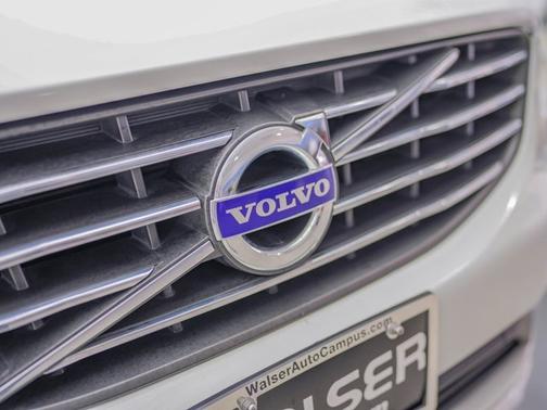 Photo 3 of 59 of 2015 Volvo XC60 T5 Drive-E Premier