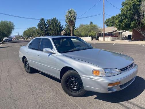 Photo 4 of 34 of 1996 Toyota Camry LE