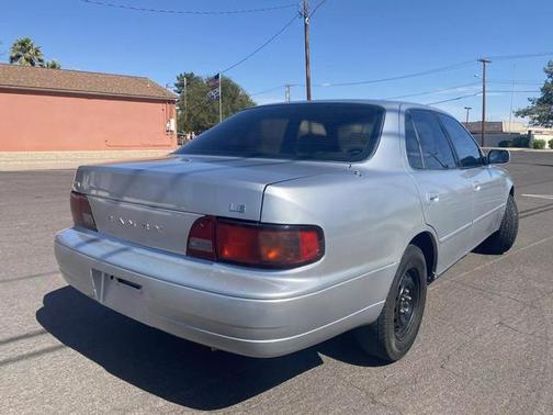 Photo 3 of 34 of 1996 Toyota Camry LE