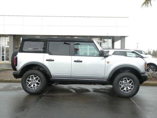 Photo 2 of 20 of 2022 Ford Bronco Badlands