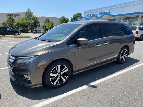 Photo 3 of 6 of 2019 Honda Odyssey Elite