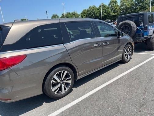Photo 4 of 6 of 2019 Honda Odyssey Elite
