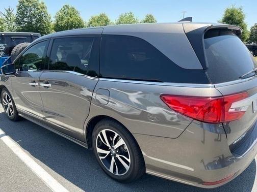 Photo 2 of 6 of 2019 Honda Odyssey Elite