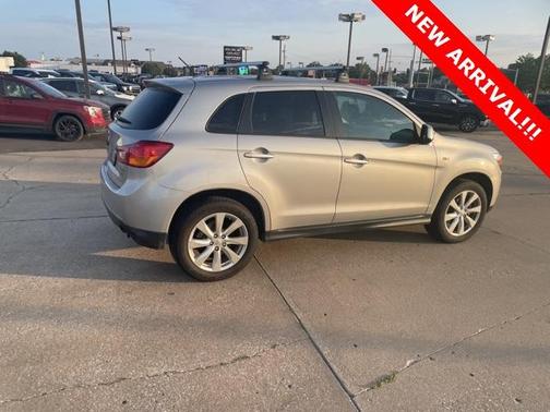 Photo 2 of 10 of 2015 Mitsubishi Outlander Sport ES