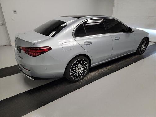 Photo 5 of 13 of 2022 Mercedes-Benz C-Class C 300