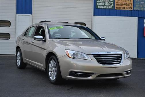 Photo 1 of 16 of 2014 Chrysler 200 Limited