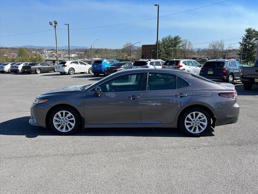 Photo 3 of 22 of 2023 Toyota Camry LE