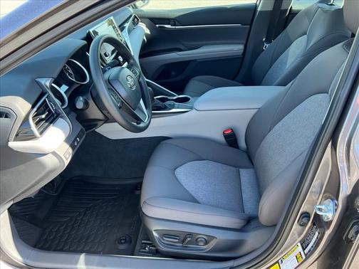 Photo 5 of 22 of 2023 Toyota Camry LE