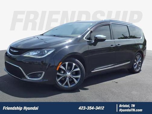 Photo 1 of 25 of 2017 Chrysler Pacifica Limited