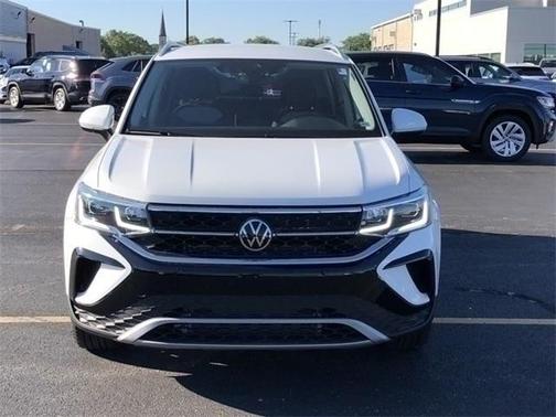 Photo 2 of 29 of 2022 Volkswagen Taos 1.5T SEL