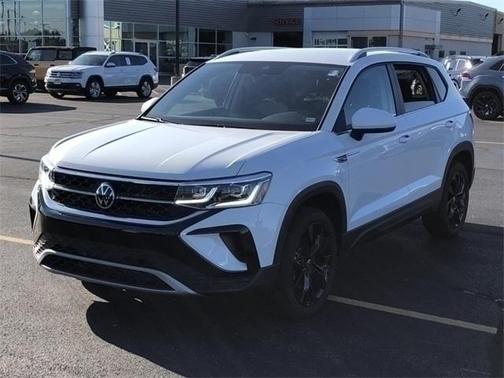 Photo 3 of 29 of 2022 Volkswagen Taos 1.5T SEL