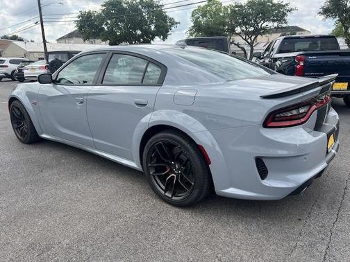 Photo 5 of 14 of 2022 Dodge Charger Scat Pack