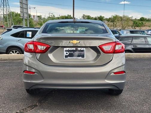 Photo 5 of 31 of 2018 Chevrolet Cruze LT