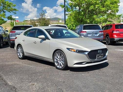 Photo 2 of 31 of 2022 Mazda Mazda3 FWD w/Select Package