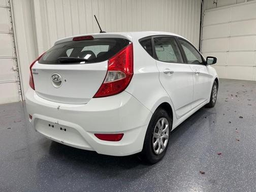 Photo 3 of 15 of 2013 Hyundai Accent GS
