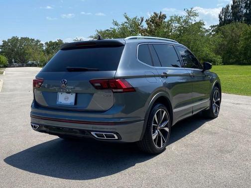 Photo 4 of 57 of 2022 Volkswagen Tiguan 2.0T SEL R-Line