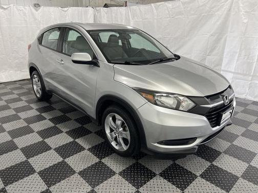 Photo 3 of 34 of 2016 Honda HR-V LX