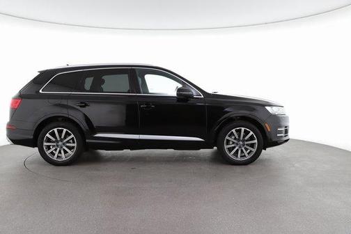 Photo 5 of 29 of 2019 Audi Q7 45 Premium Plus