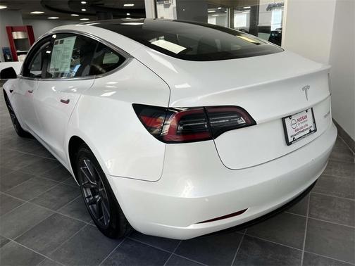 Photo 4 of 34 of 2019 Tesla Model 3 Performance