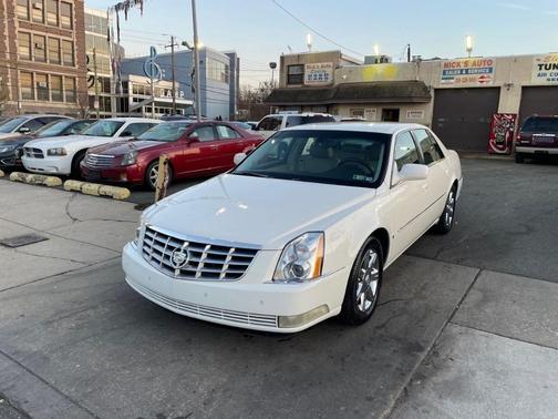 Photo 2 of 21 of 2007 Cadillac DTS Luxury II