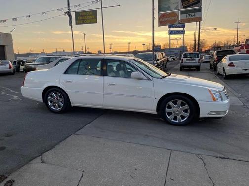 Photo 5 of 21 of 2007 Cadillac DTS Luxury II