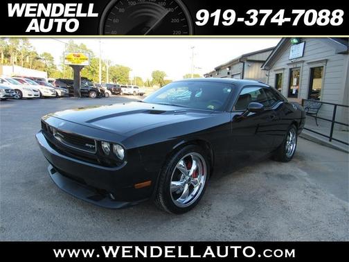 Photo 3 of 37 of 2008 Dodge Challenger SRT8