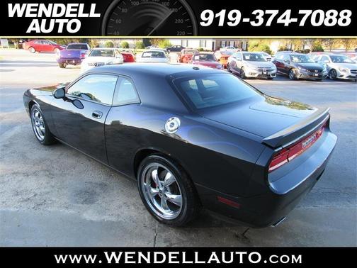 Photo 5 of 37 of 2008 Dodge Challenger SRT8