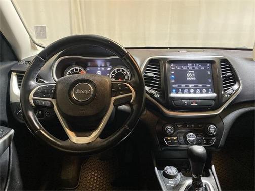 Photo 5 of 29 of 2018 Jeep Cherokee Trailhawk