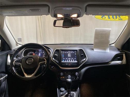 Photo 3 of 29 of 2018 Jeep Cherokee Trailhawk