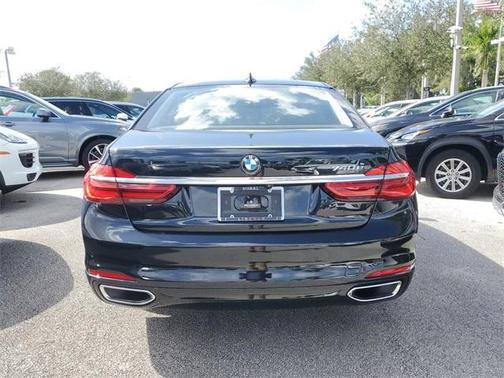 Photo 5 of 33 of 2018 BMW 740e xDrive iPerformance