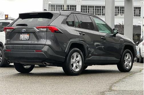 Photo 4 of 34 of 2019 Toyota RAV4 Hybrid XLE