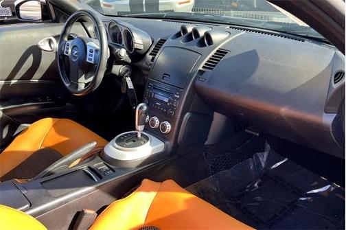 Photo 3 of 32 of 2008 Nissan 350Z Touring