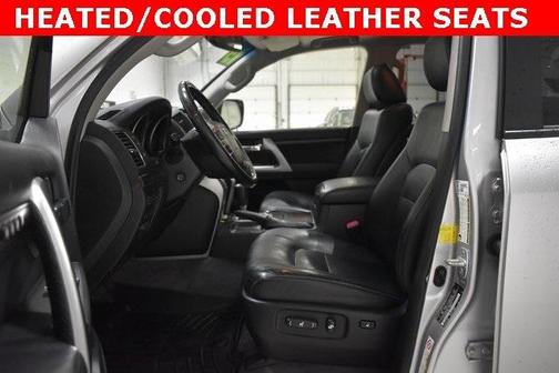 Photo 3 of 37 of 2013 Toyota Land Cruiser V8