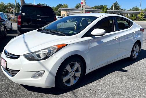 Photo 4 of 24 of 2013 Hyundai Elantra GLS