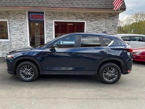 Photo 4 of 31 of 2020 Mazda CX-5 Touring