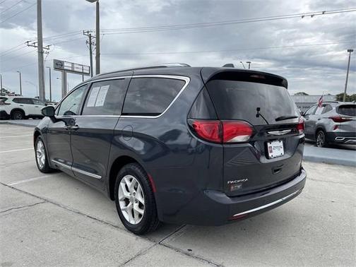 Photo 5 of 39 of 2020 Chrysler Pacifica Limited