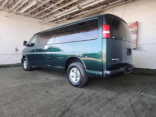 Photo 3 of 32 of 2014 Chevrolet Express 3500 LS