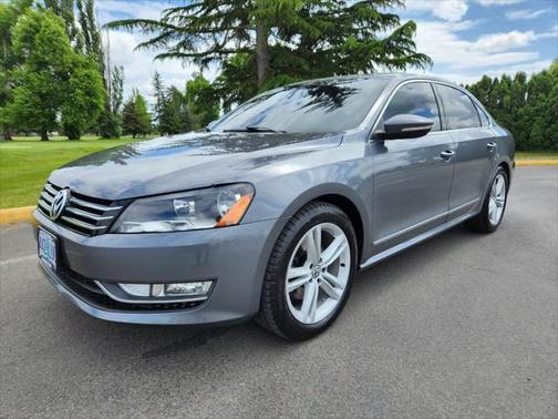 Photo 4 of 24 of 2012 Volkswagen Passat 2.0 TDI SEL Premium