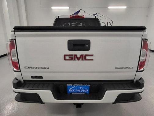 Photo 5 of 30 of 2018 GMC Canyon Denali
