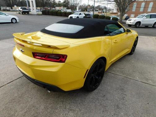 Photo 5 of 31 of 2017 Chevrolet Camaro 1LT